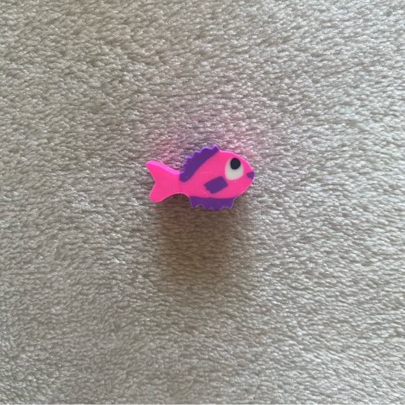 ☆FREE ADD ON☆ - 16 pc mini fish erasers - Picture 5 of 5